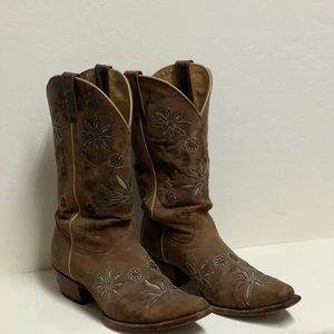 Shyanne Daisy Mae cowgirl boots